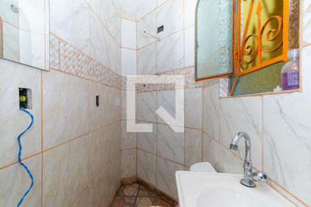 Banheiro de casa para alugar com 1 quarto, 30m² em Jardim Santa Adelia, São Paulo