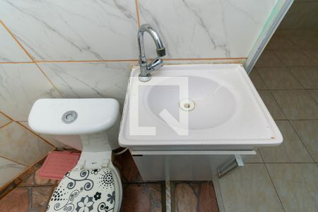 Banheiro de casa para alugar com 1 quarto, 30m² em Jardim Santa Adelia, São Paulo