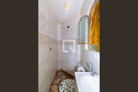 Banheiro de casa para alugar com 1 quarto, 30m² em Jardim Santa Adelia, São Paulo