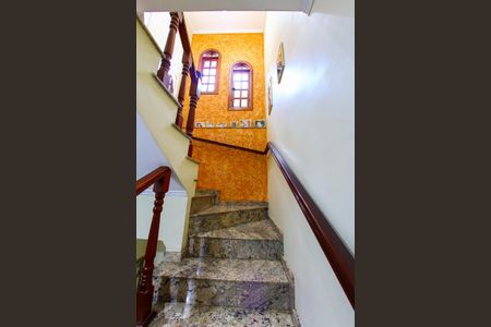 Casa à venda com 298m², 4 quartos e 5 vagasEscada