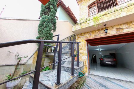 Casa à venda com 298m², 4 quartos e 5 vagasFachada