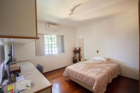 Casa à venda com 570m², 4 quartos e 4 vagasQuarto 2