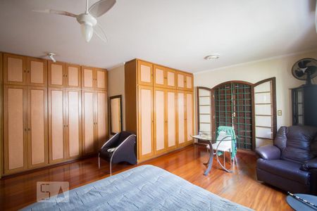 Casa à venda com 570m², 4 quartos e 4 vagasSuíte 1