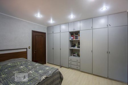 Casa à venda com 570m², 4 quartos e 4 vagasSuíte 2