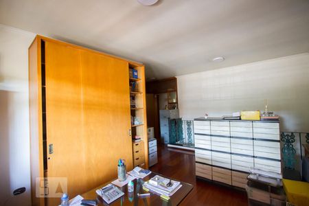 Casa à venda com 570m², 4 quartos e 4 vagasEscritório