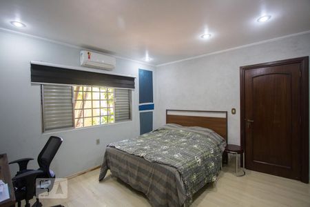 Casa à venda com 570m², 4 quartos e 4 vagasSuíte 2