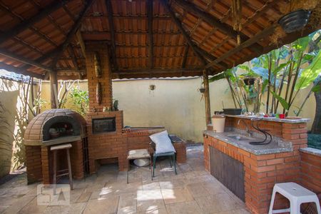 Casa à venda com 570m², 4 quartos e 4 vagasForno de Pizza