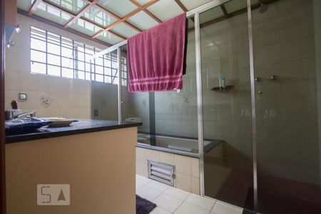 Casa à venda com 570m², 4 quartos e 4 vagasBanheiro Suíte 1