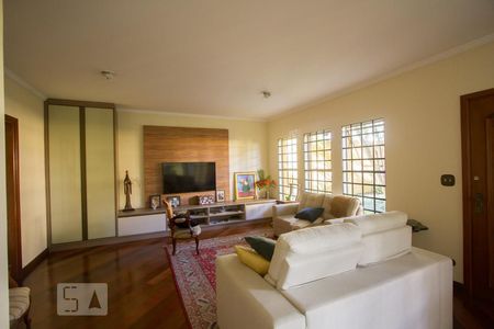 Casa à venda com 570m², 4 quartos e 4 vagasSala de Estar