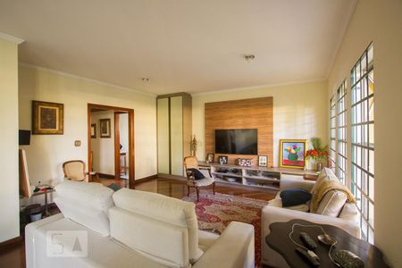 Casa à venda com 570m², 4 quartos e 4 vagasSala de Estar