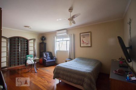 Casa à venda com 570m², 4 quartos e 4 vagasSuíte 1