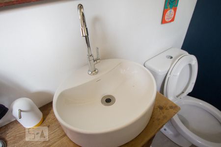 Casa à venda com 570m², 4 quartos e 4 vagasDetalhe Lavabo 1