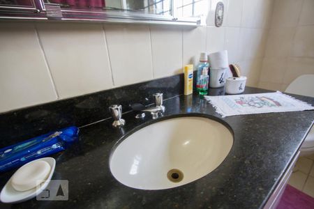 Casa à venda com 570m², 4 quartos e 4 vagasDetalhe Banheiro Suíte 1