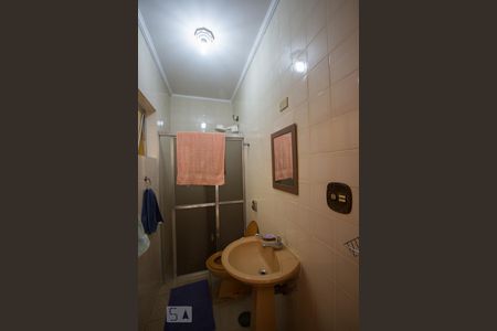 Casa à venda com 570m², 4 quartos e 4 vagasBanheiro de Serviço