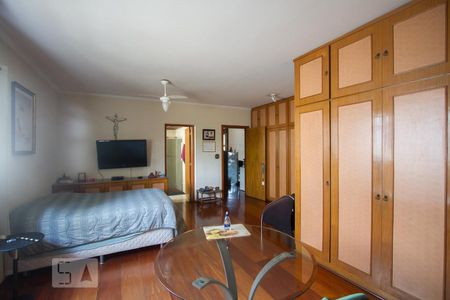 Casa à venda com 570m², 4 quartos e 4 vagasSuíte 1