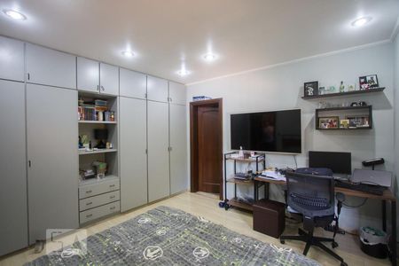 Casa à venda com 570m², 4 quartos e 4 vagasSuíte 2