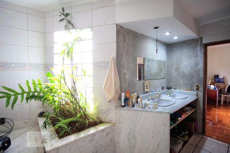 Casa à venda com 400m², 5 quartos e 3 vagasBanheiro da suite - 4