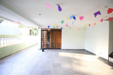 Casa à venda com 400m², 5 quartos e 3 vagasÁrea comum - Salão de festas
