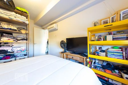 Quarto de apartamento à venda com 1 quarto, 55m² em Camaquã, Porto Alegre