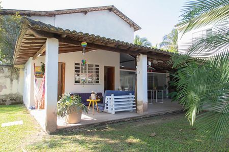 Casa de condomínio para alugar com 620m², 4 quartos e 4 vagas Casa de condomínio para alugar com 620m², 4 quartos e 4 vagasQuintal - Fachada