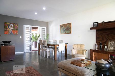 Casa de condomínio para alugar com 620m², 4 quartos e 4 vagas Casa de condomínio para alugar com 620m², 4 quartos e 4 vagasSala