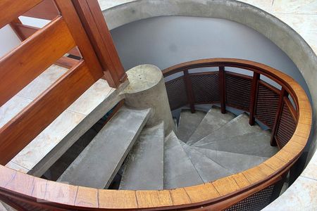 Casa à venda com 250m², 3 quartos e 3 vagasEscada