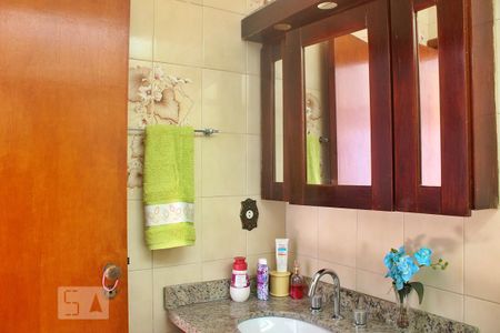 Casa à venda com 250m², 3 quartos e 3 vagasBanheiro 1