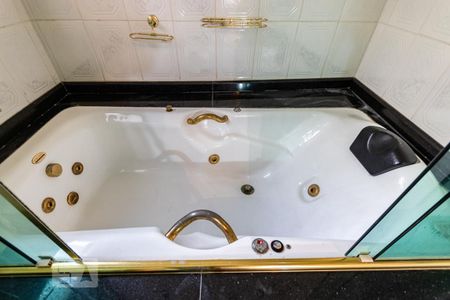 Apartamento à venda com 340m², 4 quartos e 4 vagas Apartamento à venda com 340m², 4 quartos e 4 vagasBanheiro suíte 1