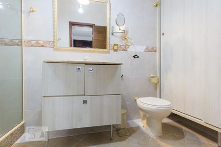 Banheiro da Suíte 1 de casa de condomínio para alugar com 4 quartos, 330m² em Pechincha, Rio de Janeiro