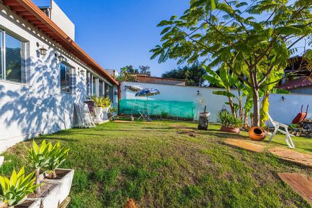 Casa à venda com 2000m², 5 quartos e 6 vagas Casa à venda com 2000m², 5 quartos e 6 vagasÁrea Externa