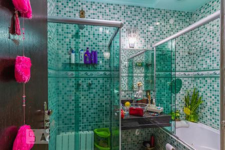 Casa à venda com 2000m², 5 quartos e 6 vagas Casa à venda com 2000m², 5 quartos e 6 vagasBanheiro da Suíte