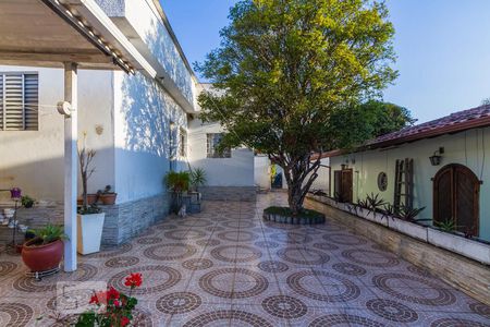 Casa à venda com 2000m², 5 quartos e 6 vagas Casa à venda com 2000m², 5 quartos e 6 vagasÁrea Externa