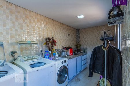 Casa à venda com 2000m², 5 quartos e 6 vagas Casa à venda com 2000m², 5 quartos e 6 vagasÁrea de Serviço