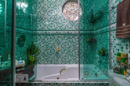 Casa à venda com 2000m², 5 quartos e 6 vagas Casa à venda com 2000m², 5 quartos e 6 vagasBanheiro da Suíte