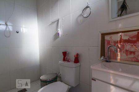 Casa à venda com 2000m², 5 quartos e 6 vagas Casa à venda com 2000m², 5 quartos e 6 vagasBanheiro de Serviço