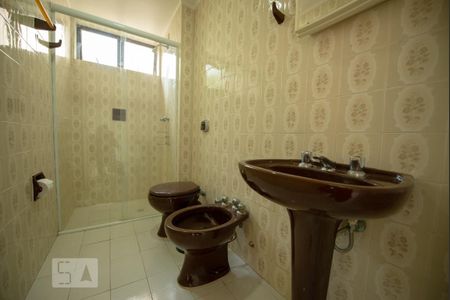 Banheiro 1 de apartamento para alugar com 2 quartos, 63m² em Menino Deus, Porto Alegre