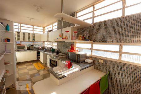 Casa para alugar com 620m², 4 quartos e 4 vagasCozinha