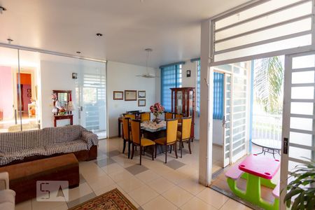 Casa para alugar com 620m², 4 quartos e 4 vagasSala