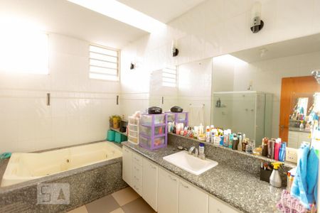 Casa para alugar com 620m², 4 quartos e 4 vagasBanheiro Suíte Master