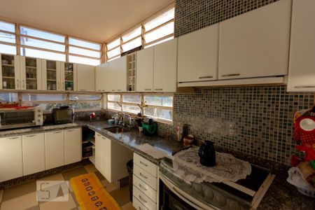 Casa para alugar com 620m², 4 quartos e 4 vagasCozinha