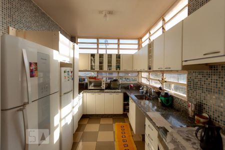 Casa para alugar com 620m², 4 quartos e 4 vagasCozinha