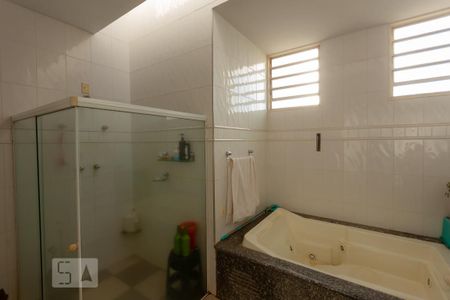 Casa para alugar com 620m², 4 quartos e 4 vagasBanheiro Suíte Master