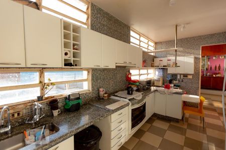 Casa para alugar com 620m², 4 quartos e 4 vagasCozinha