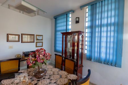 Casa para alugar com 620m², 4 quartos e 4 vagasSala