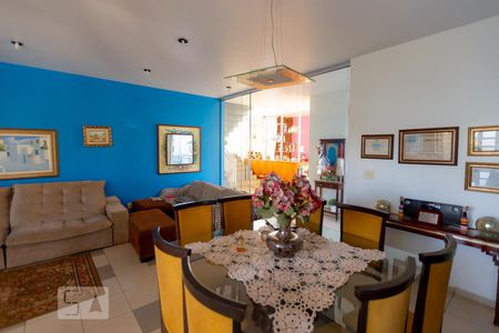 Casa para alugar com 620m², 4 quartos e 4 vagasSala