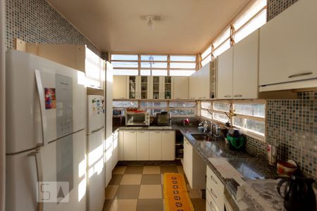 Casa para alugar com 620m², 4 quartos e 4 vagasCozinha