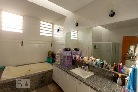 Casa para alugar com 620m², 4 quartos e 4 vagasBanheiro Suíte Master