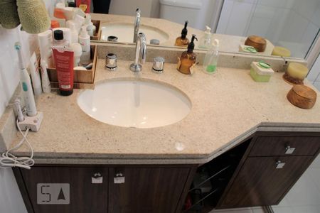 Apartamento para alugar com 70m², 2 quartos e 1 vagaBanheiro da suíte - Pia