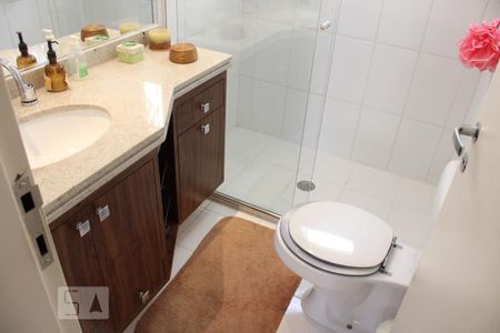 Apartamento para alugar com 70m², 2 quartos e 1 vagaBanheiro da suíte