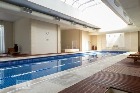 Studio à venda com 65m², 1 quarto e 1 vagaPiscina